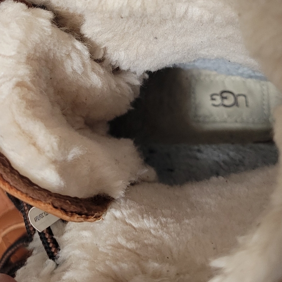 UGG-Vibram Women's Tan Leather and Black Lace-Up Winter Boots- Sheepskin SZ 7 - Picture 8 of 12